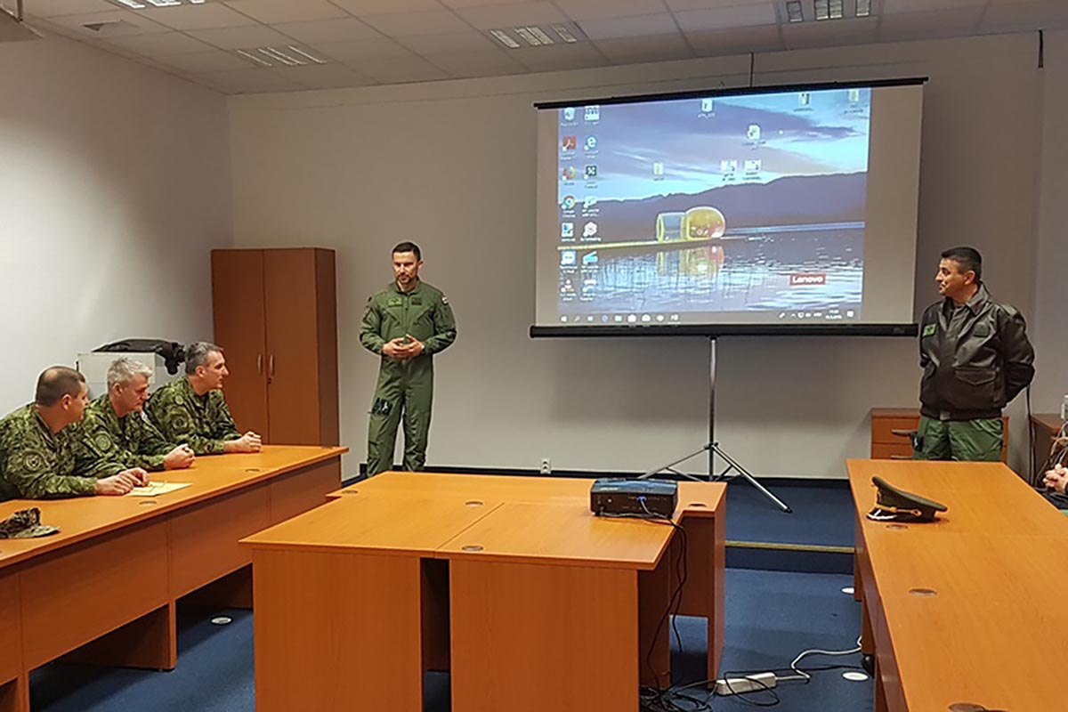 Slika https://www.morh.hr/wp-content/uploads/2019/05/tecaj_diplomacije_19_17052019_v.jpg