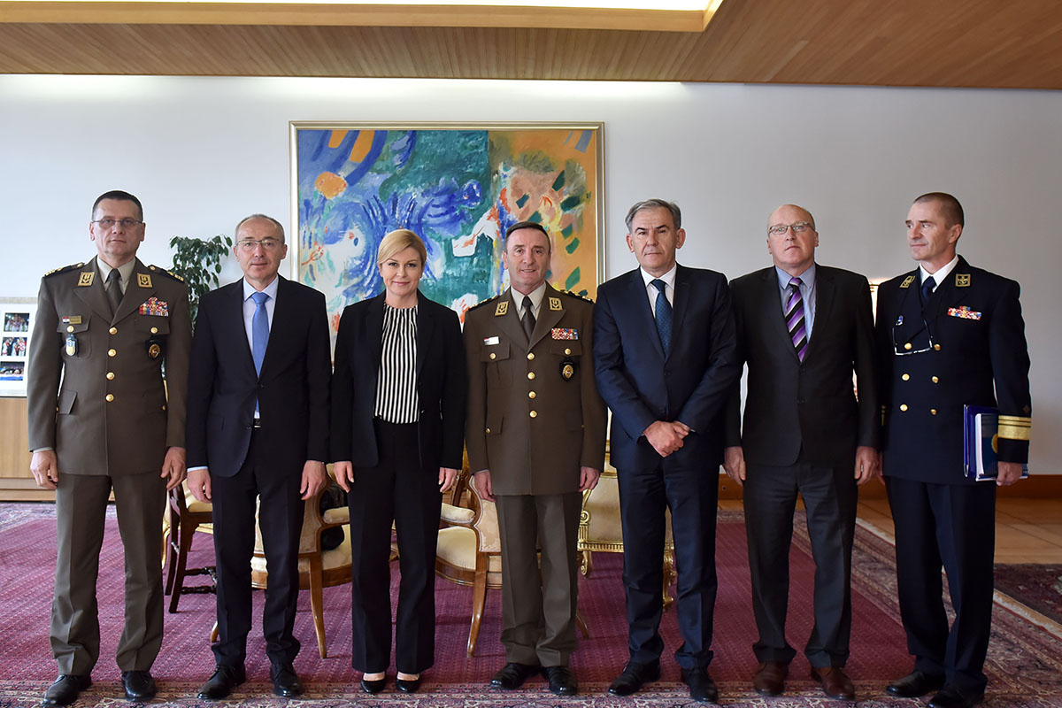 Slika https://www.morh.hr/wp-content/uploads/2019/05/ured_predsjednice_24052019_v.jpg