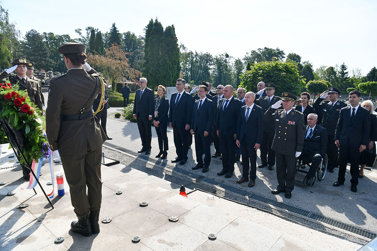 Slika https://www.morh.hr/wp-content/uploads/2019/05/vijenci_mirogoj_26052019_v.jpg