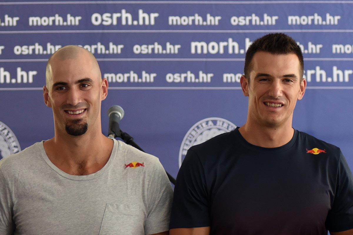 Slika https://www.morh.hr/wp-content/uploads/2019/06/braca_sinkovic_europski_prvaci_v.jpg