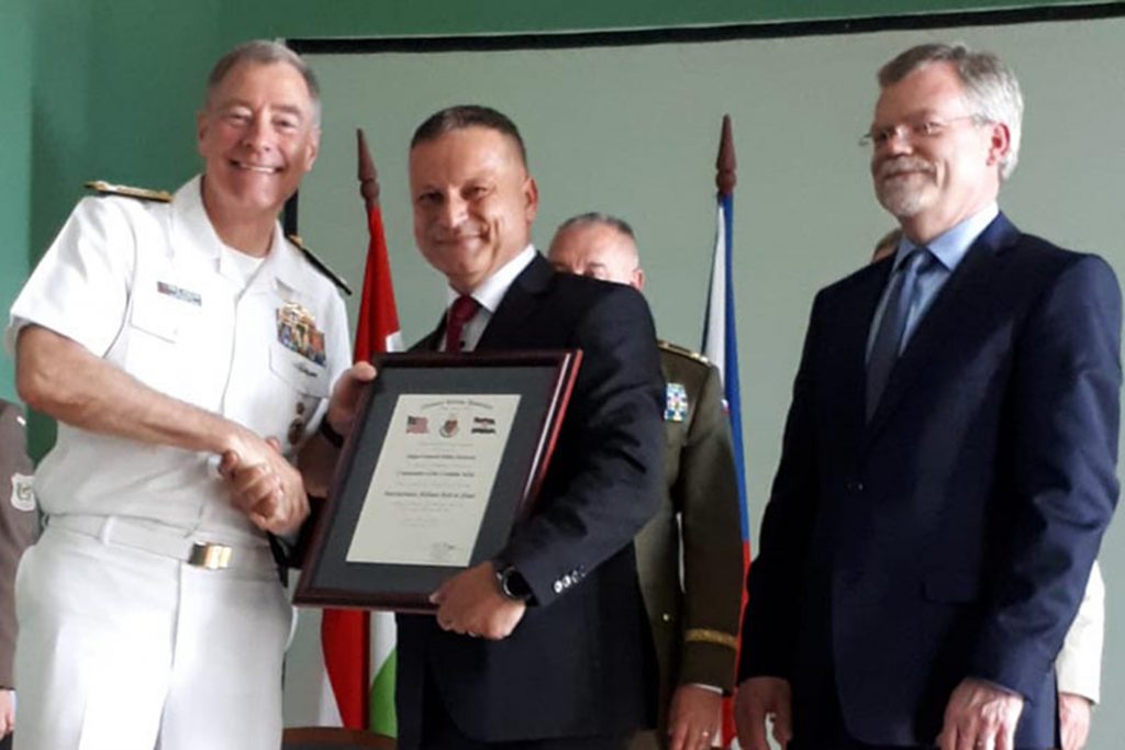 Slika https://www.morh.hr/wp-content/uploads/2019/06/general_bojnik_sinisa_jurkovic_25062019_v-1024x683.jpg