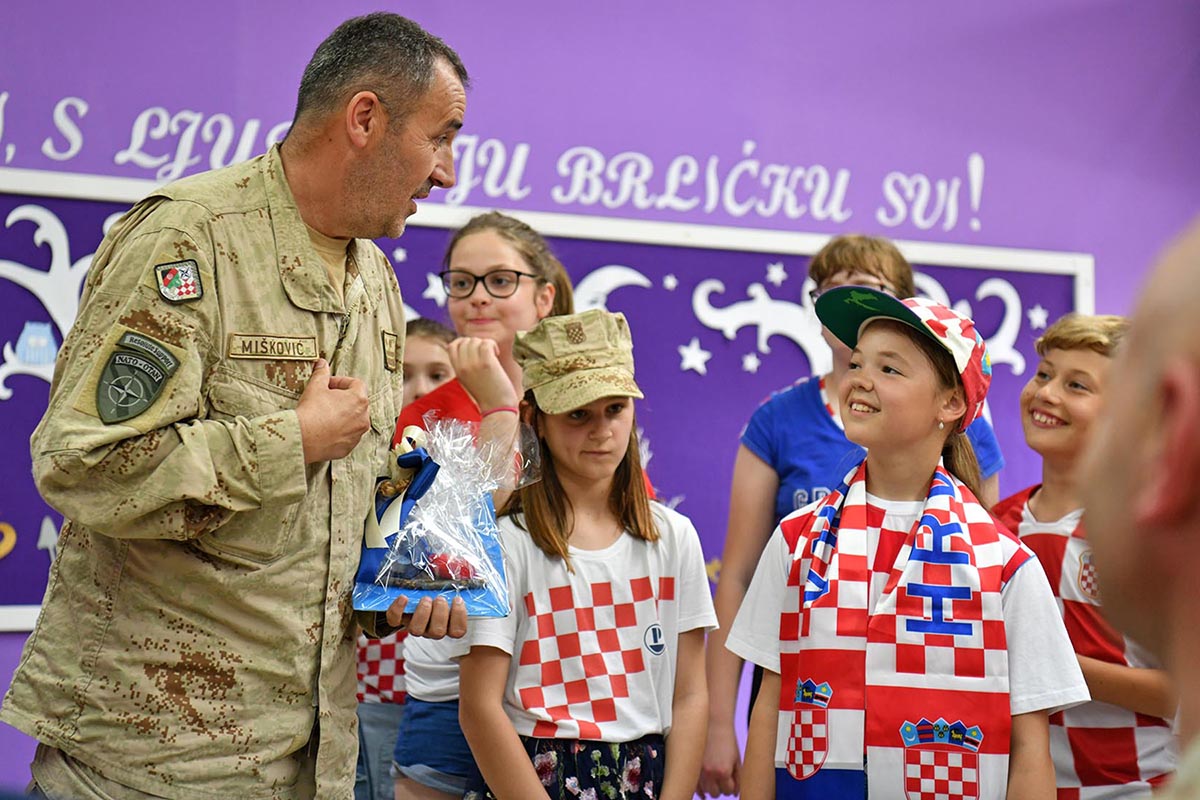 Slika https://www.morh.hr/wp-content/uploads/2019/06/hrvatska_vojska_os_nikole_hribara_v.jpg