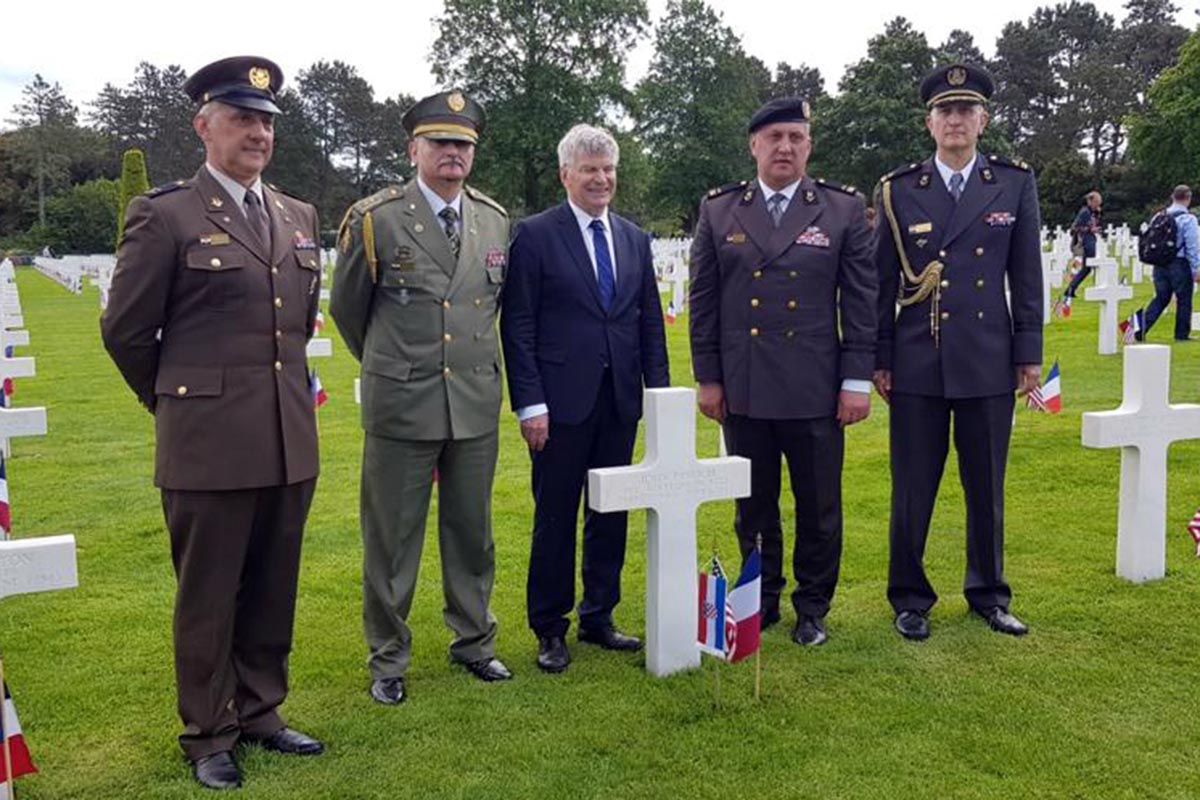 Slika https://www.morh.hr/wp-content/uploads/2019/06/omaha_beach_ww2_croatia_07062019_v.jpg