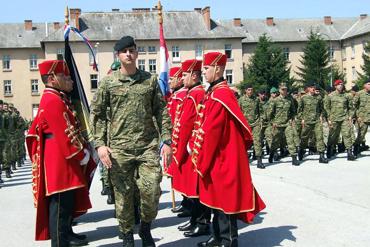 Slika https://www.morh.hr/wp-content/uploads/2019/06/promocija_polaznika_07062019_v.jpg