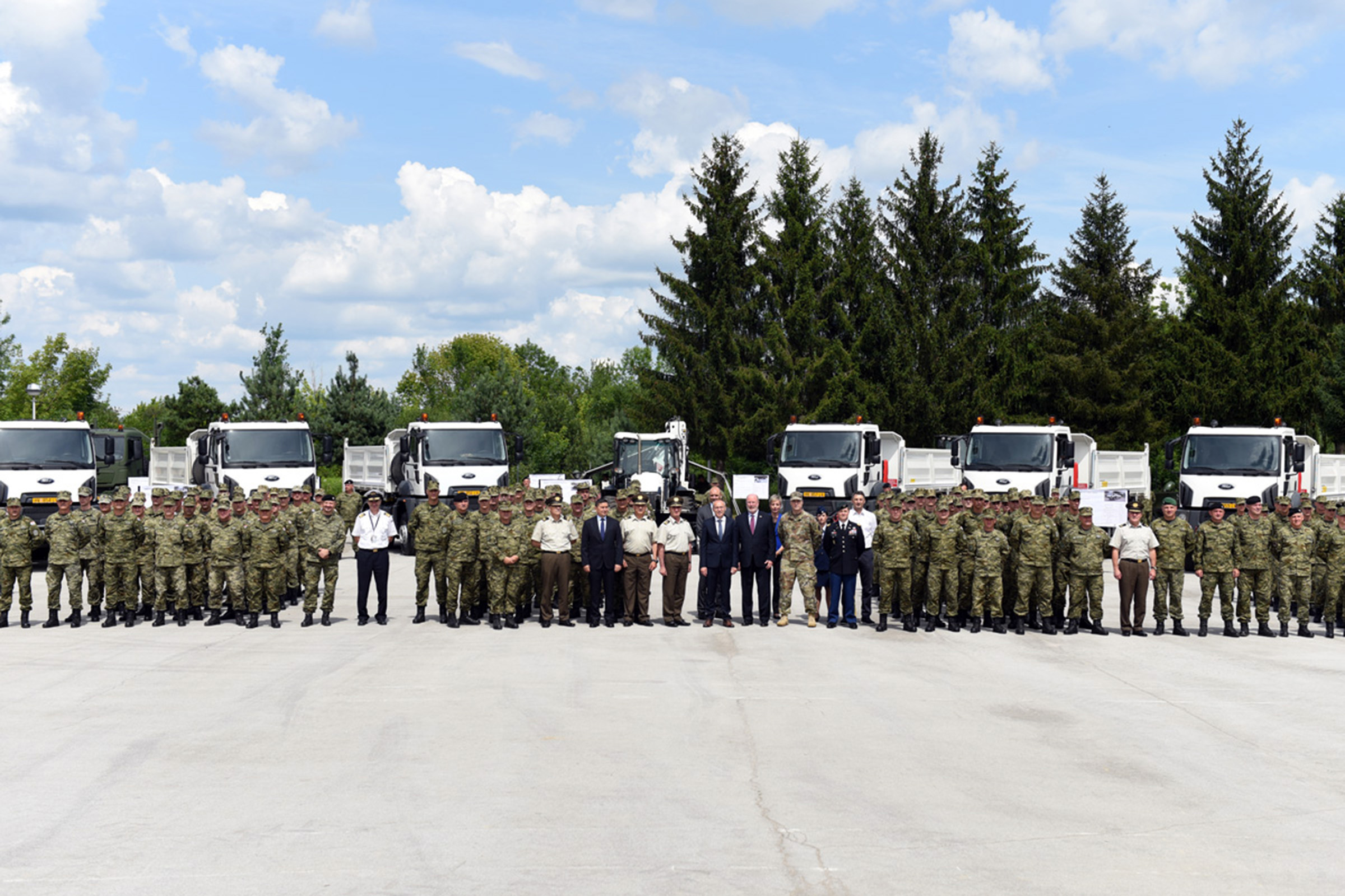 Slika https://www.morh.hr/wp-content/uploads/2019/07/donacija_vozila_15072019.jpg