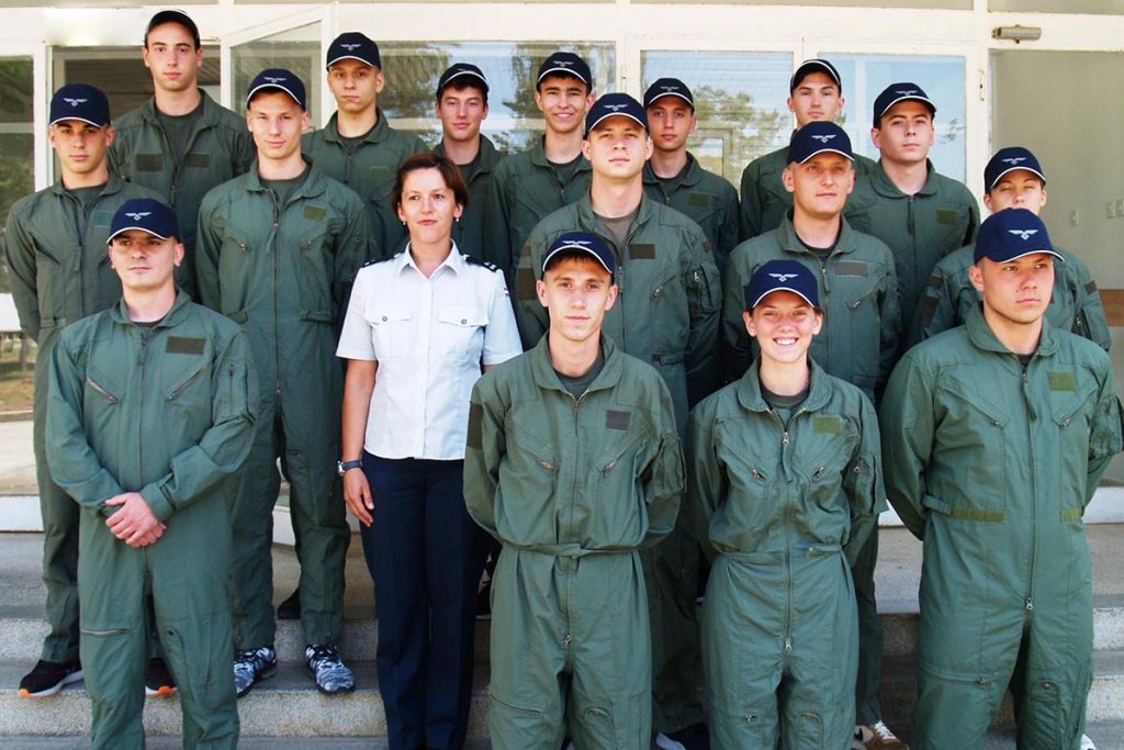 Slika https://www.morh.hr/wp-content/uploads/2019/07/kandidati_za_pilote_selekcija_05072019_v-1024x683.jpg