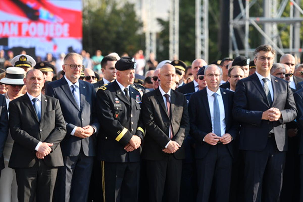 Slika https://www.morh.hr/wp-content/uploads/2019/07/knin_05082018_v.jpg