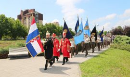 Mimohod polaznika vojnih škola u Vukovaru