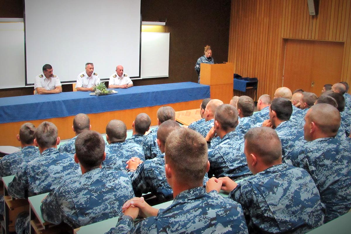 Slika https://www.morh.hr/wp-content/uploads/2019/07/obuka_mornaricko-desantno-pjesastvo_15072019_13.jpg