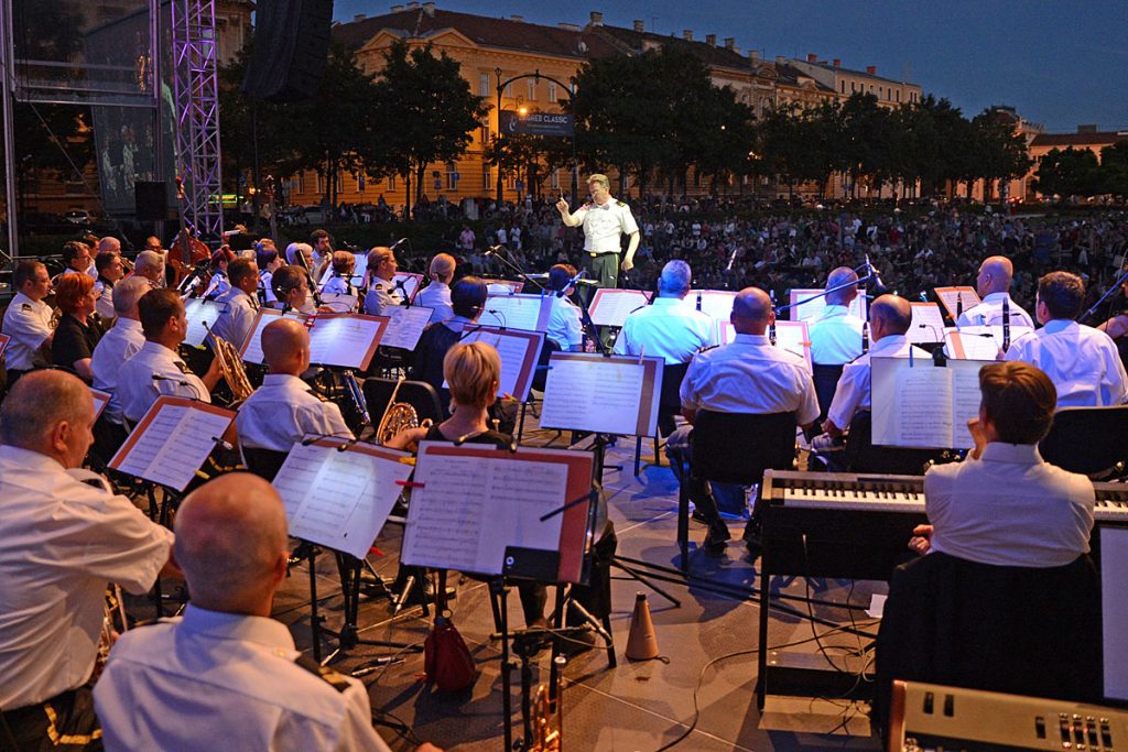 Slika https://www.morh.hr/wp-content/uploads/2019/07/orkestar_04072016_v-1024x683.jpg