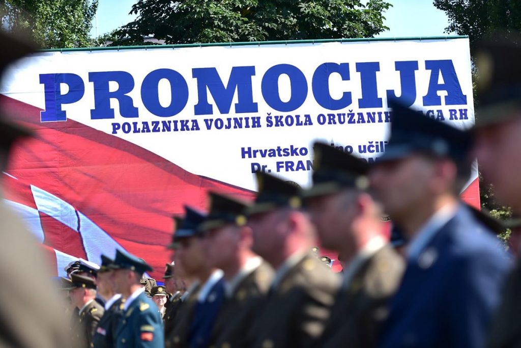 Slika https://www.morh.hr/wp-content/uploads/2019/07/promocija_vojnih_skola_hvu_vukovar_26062019_v-1024x683.jpg