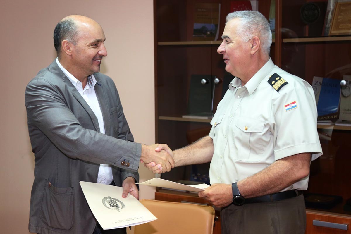 Slika https://www.morh.hr/wp-content/uploads/2019/07/sporazum_o_suradnji_hvu_akademija_likovnih_umjetnosti_04072019_v.jpg