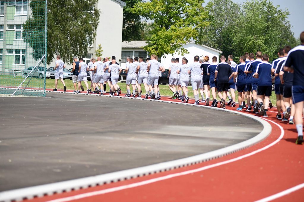 Slika https://www.morh.hr/wp-content/uploads/2019/07/sportski_dan_hrvatskavojska_dansporta_11062019_20-1024x683.jpg