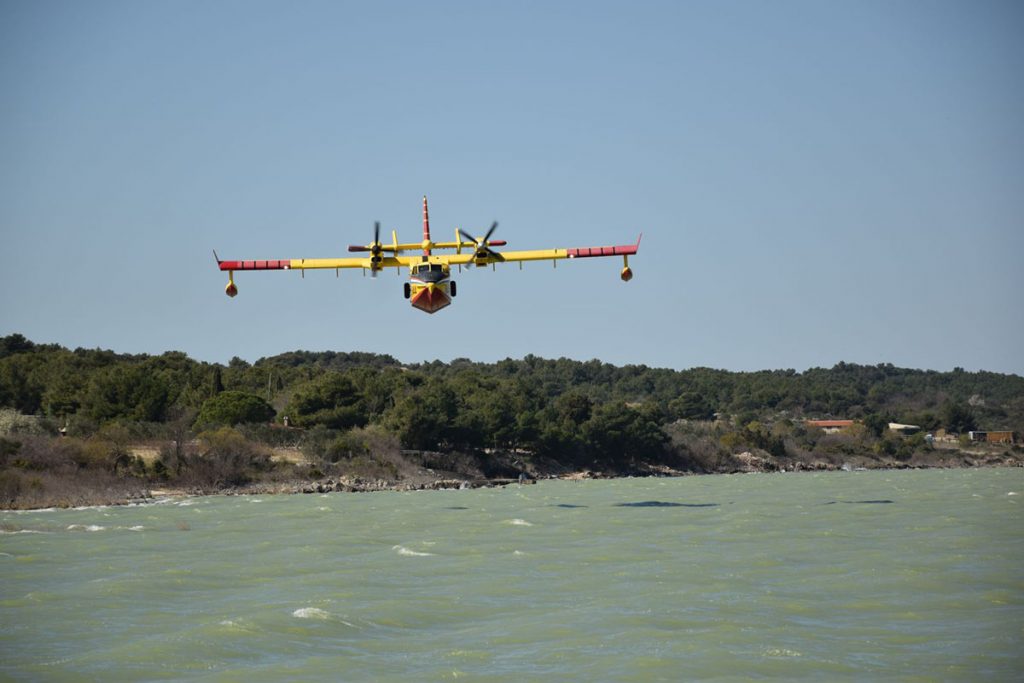 Slika https://www.morh.hr/wp-content/uploads/2019/08/canadair-cl-415_29082019-1024x683.jpg