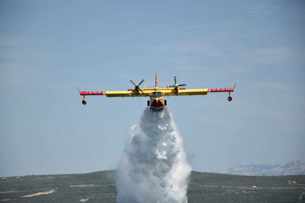 Slika https://www.morh.hr/wp-content/uploads/2019/08/canadiar_08082019-1024x683.jpg