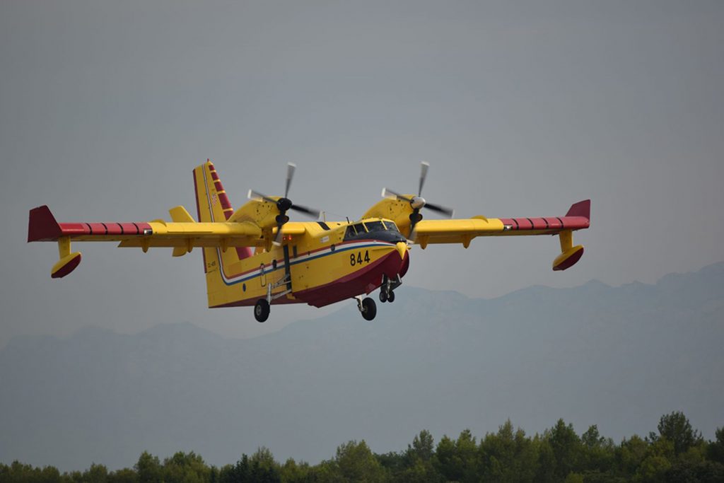 Slika https://www.morh.hr/wp-content/uploads/2019/08/canadiar_peljesac_24082019-1024x683.jpg