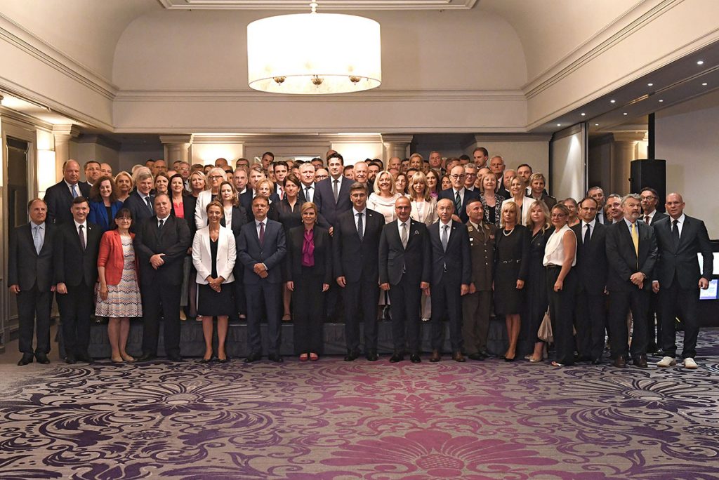 Slika https://www.morh.hr/wp-content/uploads/2019/08/konferencija_ff_22082019_01-1024x684.jpg