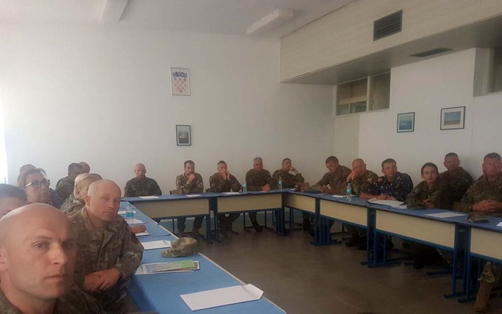 Dočasnici iz 11 zemalja posjetili vojarnu u Zemuniku