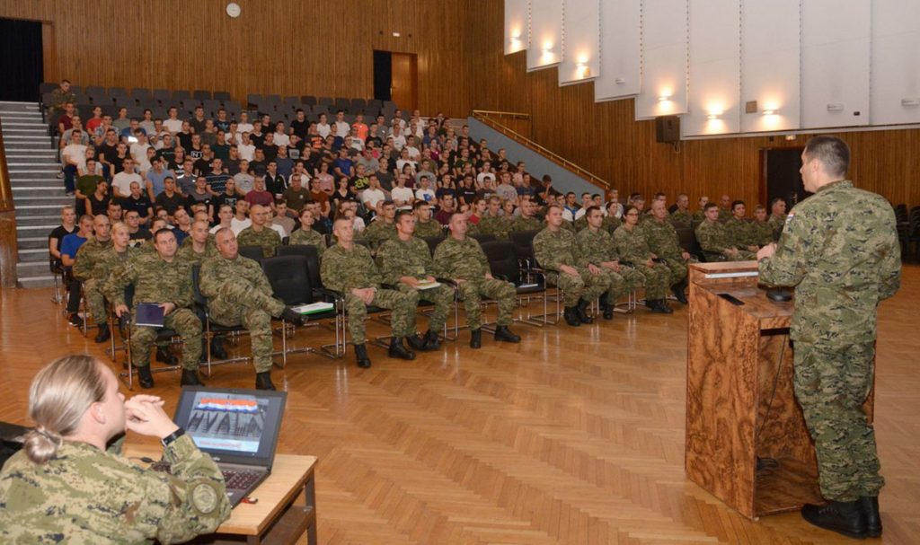 Slika https://www.morh.hr/wp-content/uploads/2019/09/17_narastaj_kadeta_pripremni_kamp_hv_osrh_190719_naslovna-1024x607.jpg