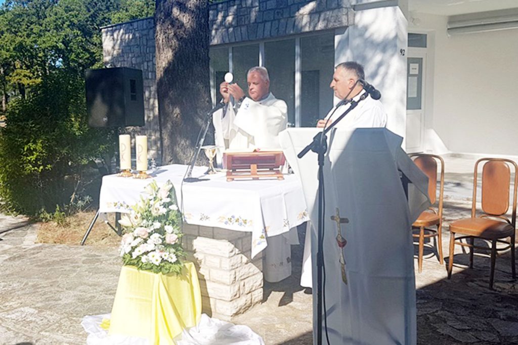 Slika https://www.morh.hr/wp-content/uploads/2019/09/dan_vojne_kapelanije_27092019_6-1024x683.jpg