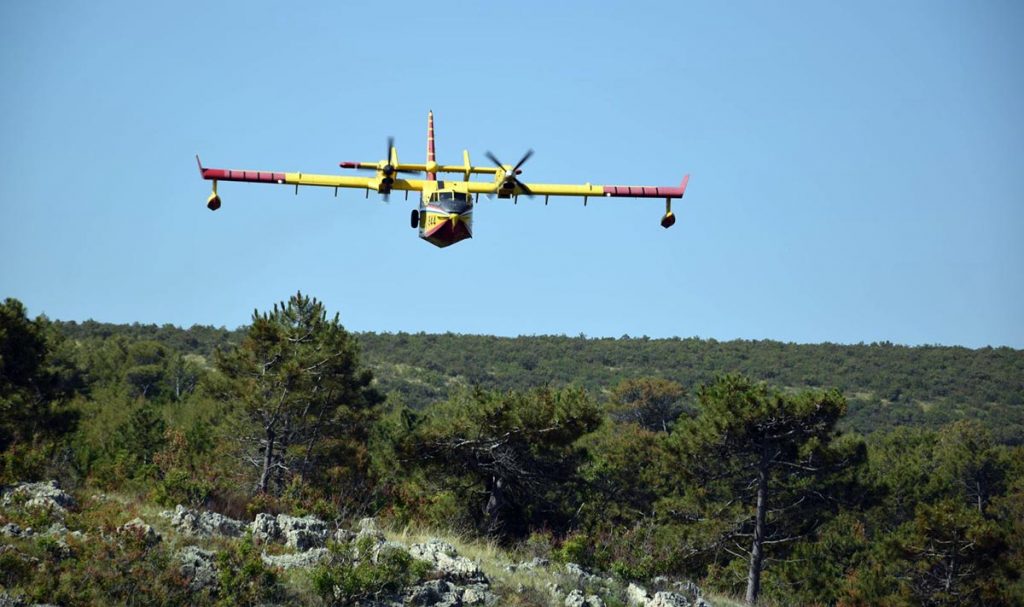 Slika https://www.morh.hr/wp-content/uploads/2019/09/gasenje_pozara_canadair_cl-415-1024x607.jpg