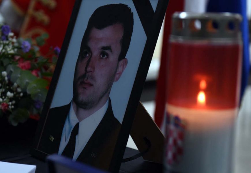 Komemoracija i posljednji ispraćaj komodora Ivice Tolića