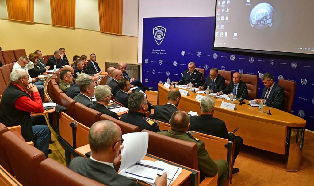 Slika https://www.morh.hr/wp-content/uploads/2019/09/koordinacija_za_sustav_domovinske_sigurnosti_190719_n-1024x607.jpg