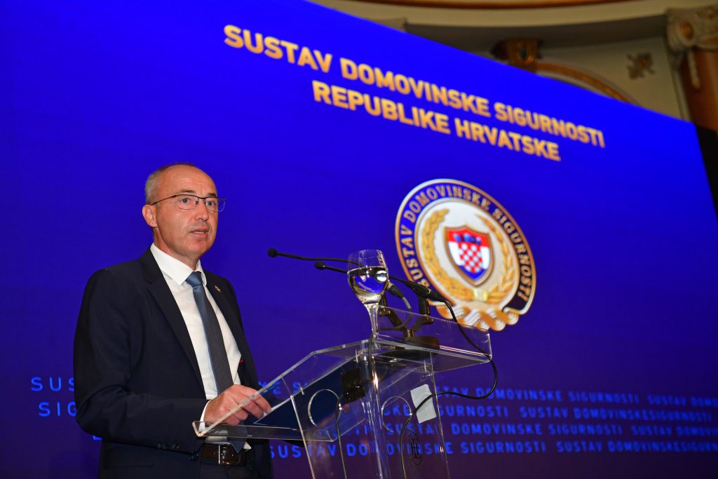 Slika https://www.morh.hr/wp-content/uploads/2019/09/medunarodna-konferencija-na-temu-domovinske-sigurnosti_17092019_05-1024x683.jpg