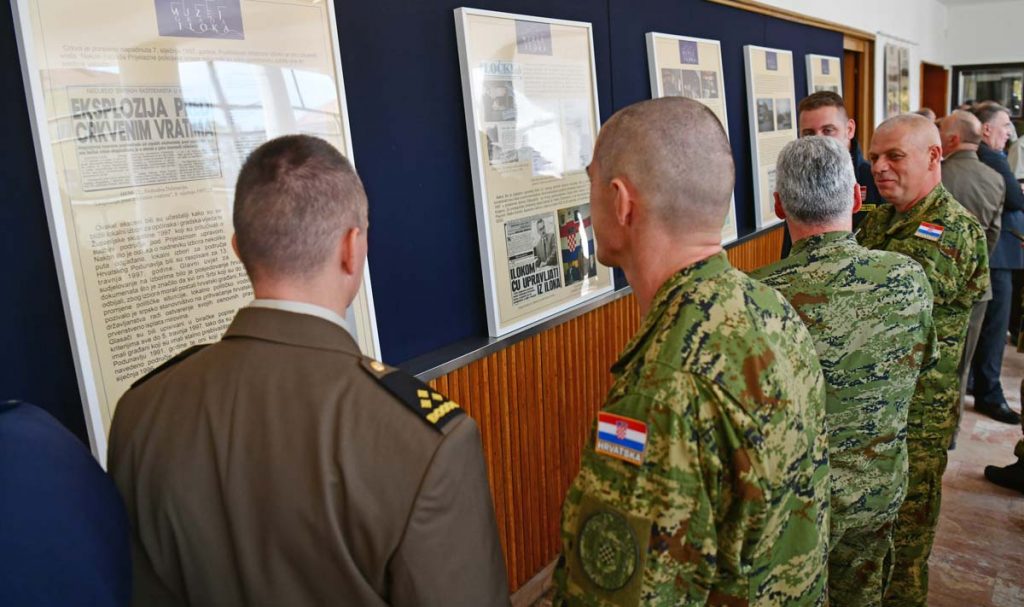 Slika https://www.morh.hr/wp-content/uploads/2019/09/mirna_reintegracija_hr_podunavlja_izlozba_190719_n-1024x607.jpg