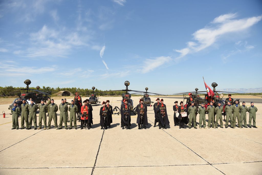 Slika https://www.morh.hr/wp-content/uploads/2019/09/obuka_pilota_16092019-1024x683.jpg