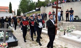 Posljednji ispraćaj komodora Ivice Tolića