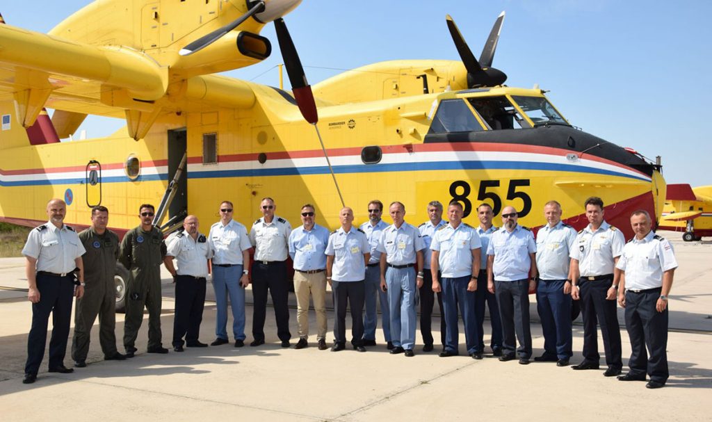 Slika https://www.morh.hr/wp-content/uploads/2019/09/sastanak_strucnjaka_za_vojni_zracni_promet_190719_n-1024x607.jpg