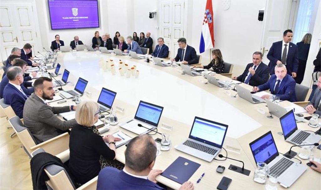 Slika https://www.morh.hr/wp-content/uploads/2019/10/183_sjednica_vlade_rh_-1024x607.jpg
