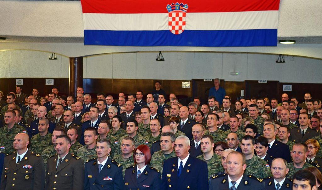 Slika https://www.morh.hr/wp-content/uploads/2019/10/28_obljetnica_neovisnosti_rh_190719_n-1024x607.jpg