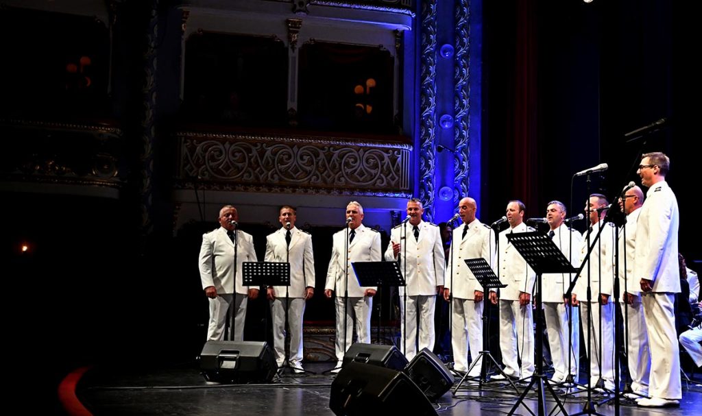 Slika https://www.morh.hr/wp-content/uploads/2019/10/dan_neovisnosti_rh_hnk_split_orkestar_hrm_071019_07-1024x607.jpg