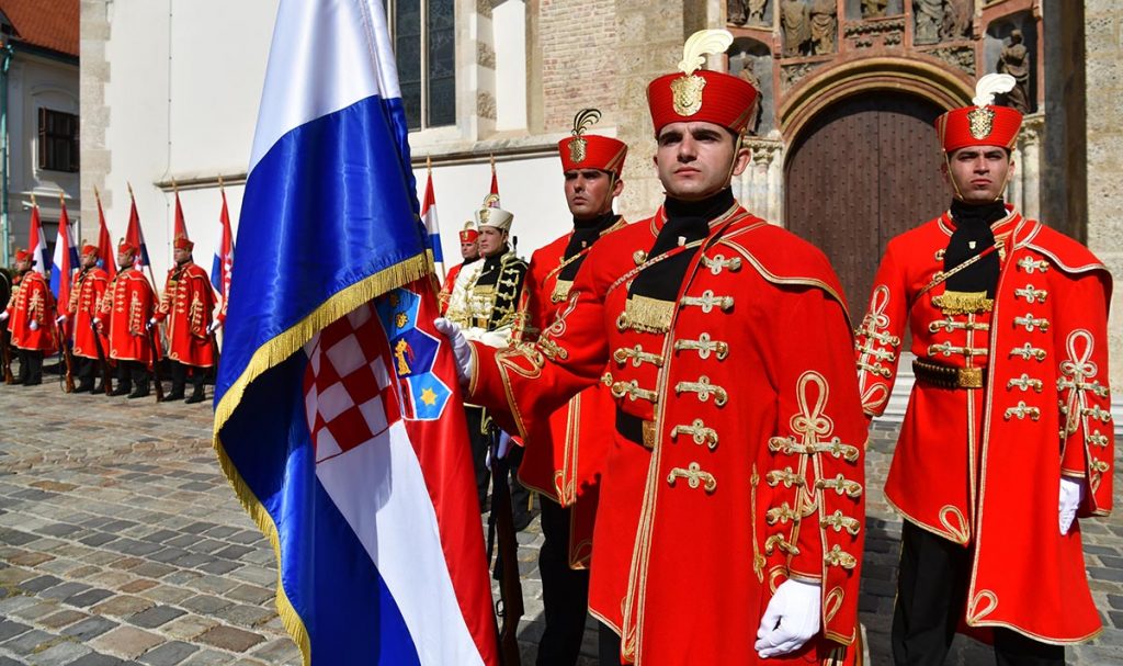 Slika https://www.morh.hr/wp-content/uploads/2019/10/dan_neovisnosti_rh_zagreb_081019_n-1024x607.jpg