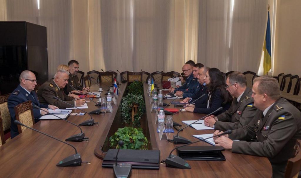 Slika https://www.morh.hr/wp-content/uploads/2019/10/general_padjen_u_sluzbenom_posjetu_ukrajini_190719_n-1024x607.jpg