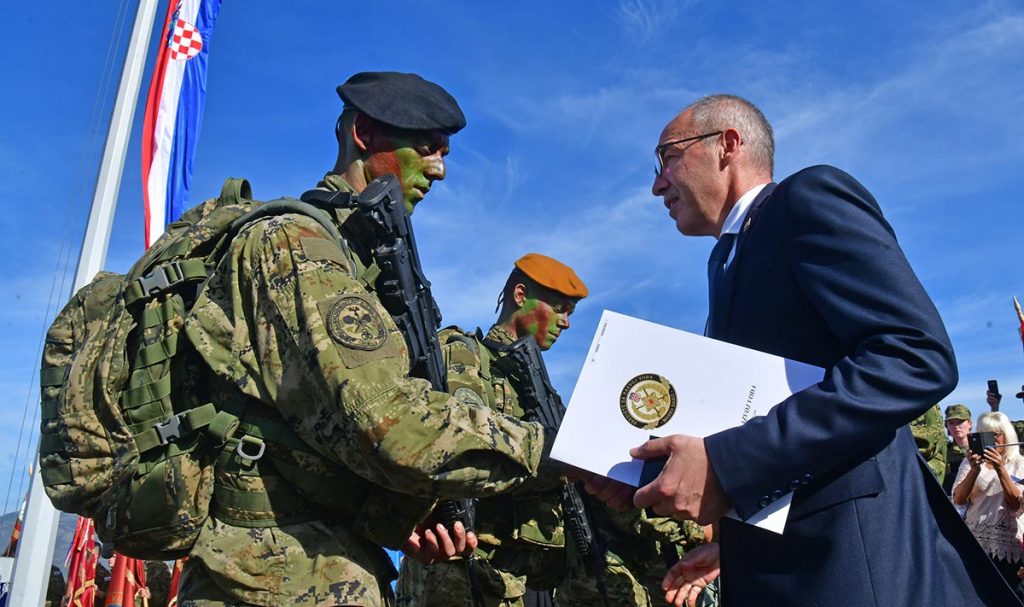 Slika https://www.morh.hr/wp-content/uploads/2019/10/hrvatska_vojska_vodje_190719_n-1024x607.jpg