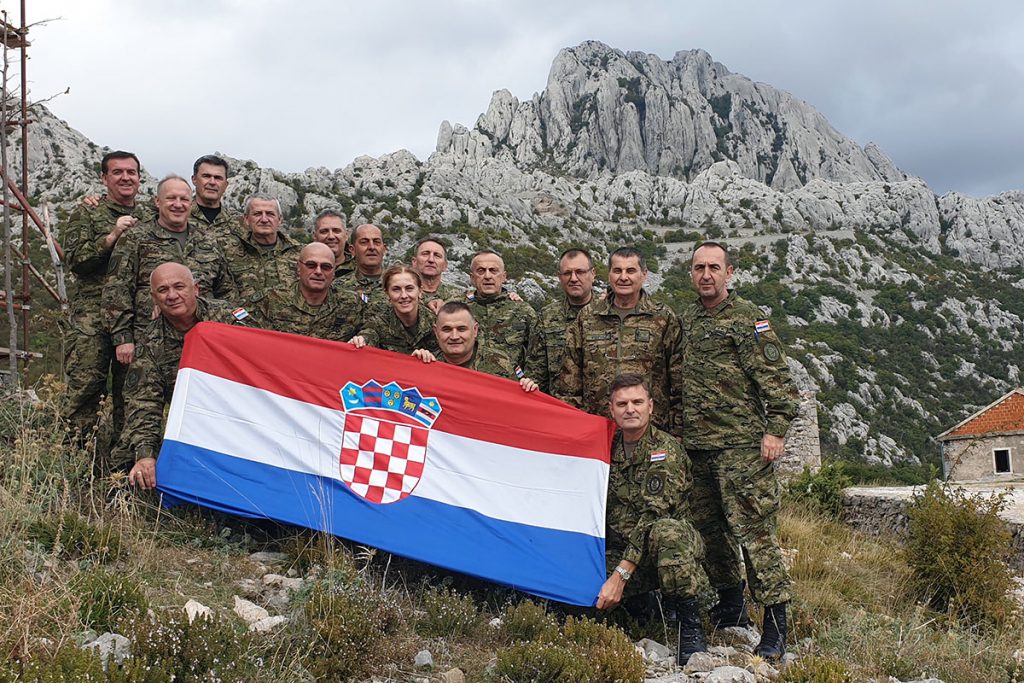 Slika https://www.morh.hr/wp-content/uploads/2019/10/inspektorat_obrane_na_velebitu_14102019_09-1024x683.jpg