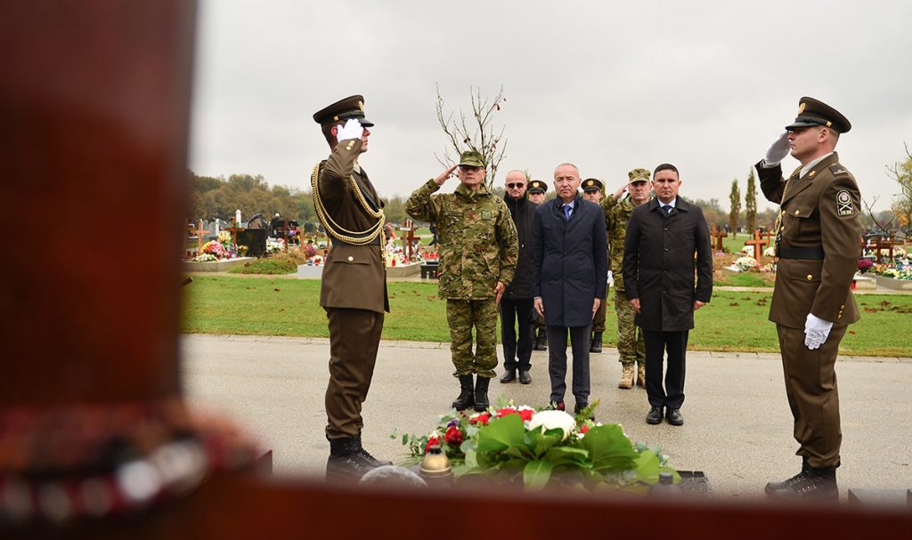 Slika https://www.morh.hr/wp-content/uploads/2019/10/josip_briski_31102019-1024x607.jpg