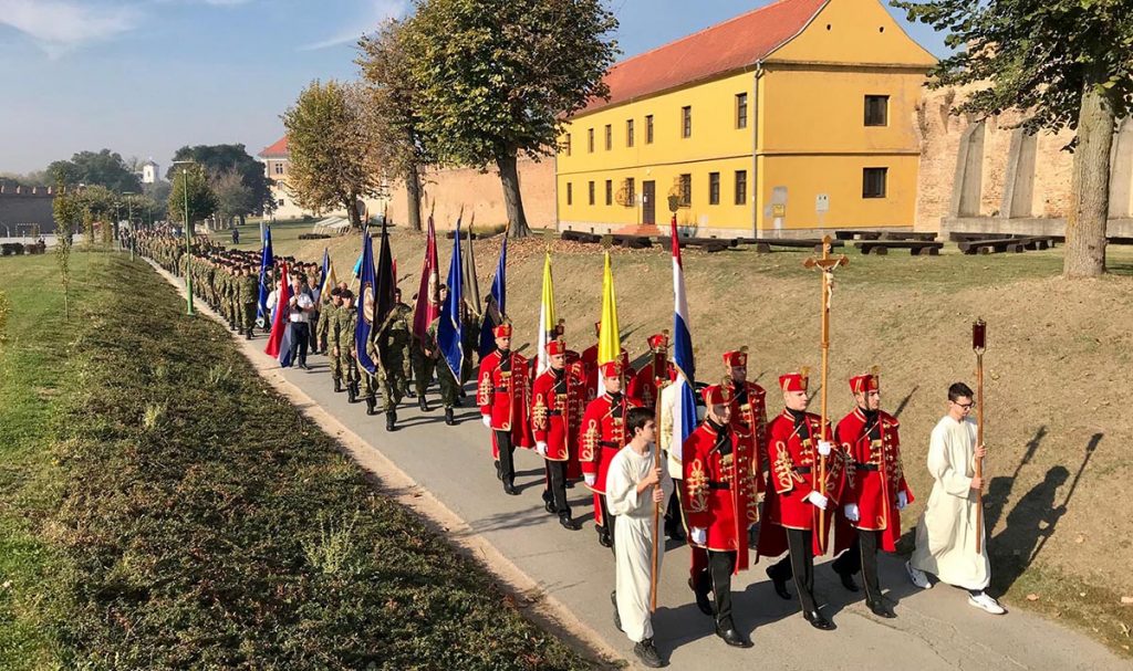 Slika https://www.morh.hr/wp-content/uploads/2019/10/vojno_hodocasce_ilok_190719_n-1024x607.jpg