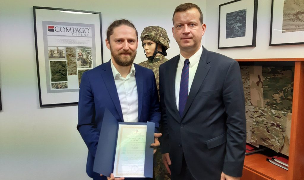 Slika https://www.morh.hr/wp-content/uploads/2019/11/cateks_nato_certifikat_kvalitete_aqap_mikulic_190719_n-1024x607.jpg