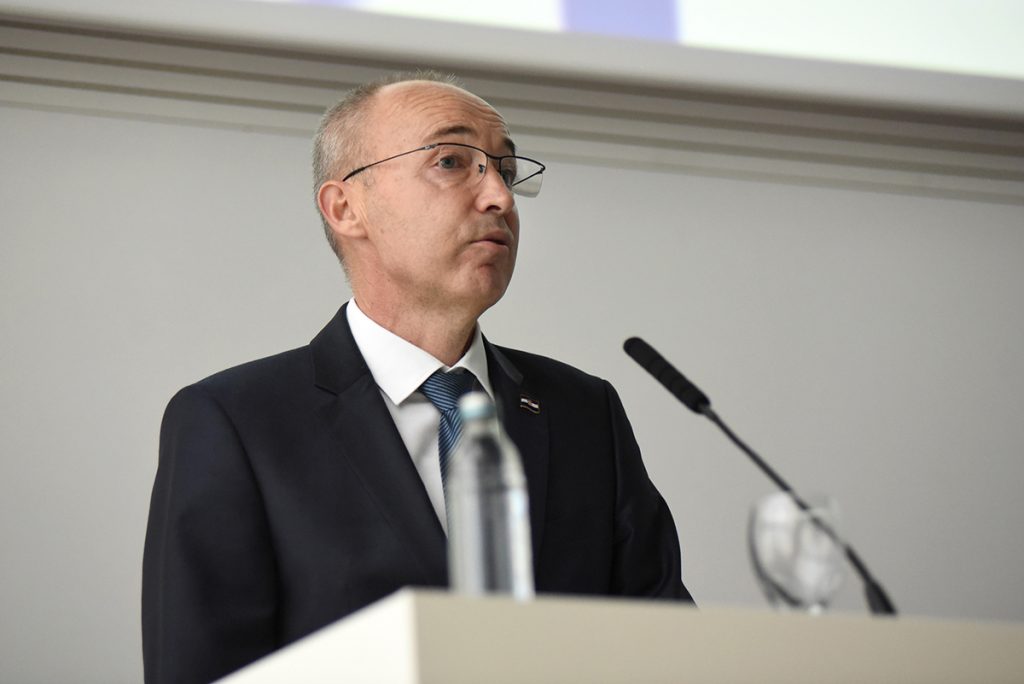 Slika https://www.morh.hr/wp-content/uploads/2019/11/eu_konferencija_26112019_29-1024x684.jpg