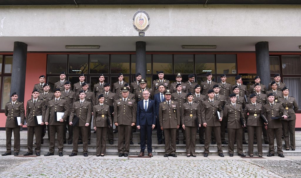 Slika https://www.morh.hr/wp-content/uploads/2019/11/kadeti_08112019-1024x607.jpg