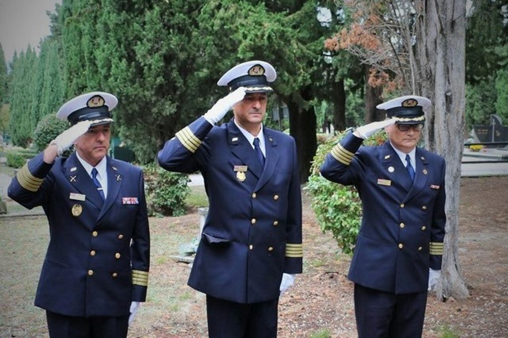 Slika https://www.morh.hr/wp-content/uploads/2019/11/obljetnica-smrti_admirala_letice_08112019_02-1024x683.jpg