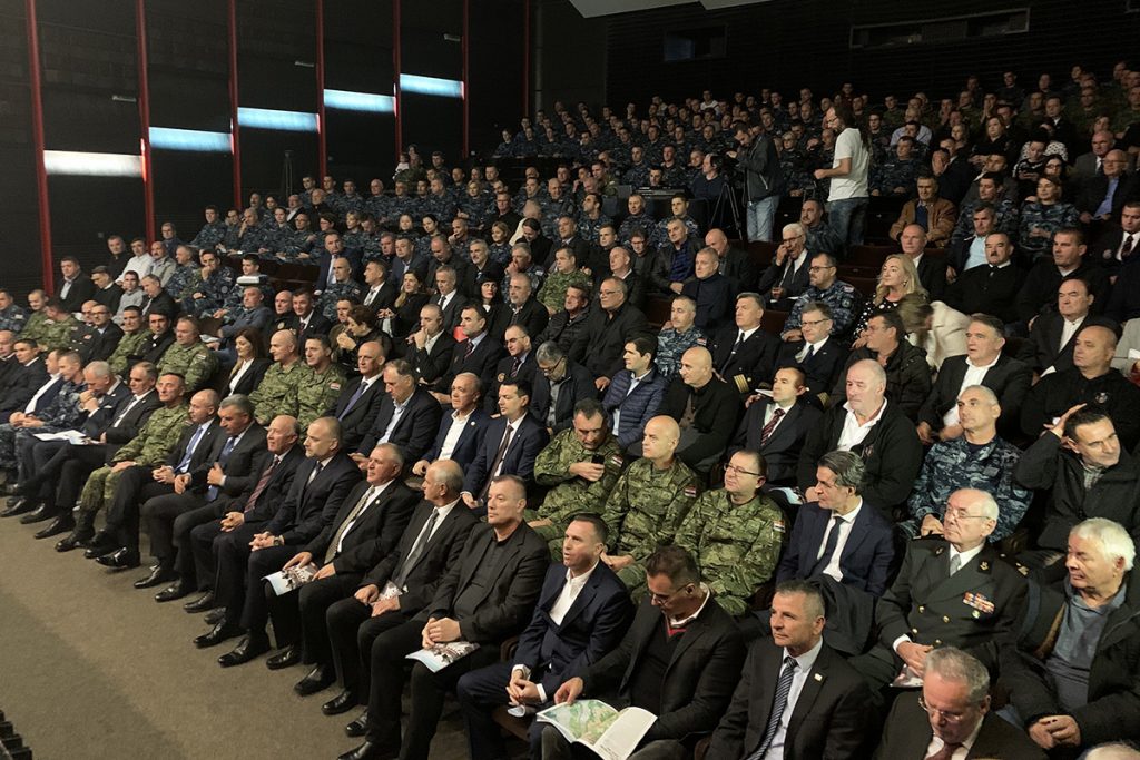 Slika https://www.morh.hr/wp-content/uploads/2019/11/zima_94_29112019_09-1024x683.jpg