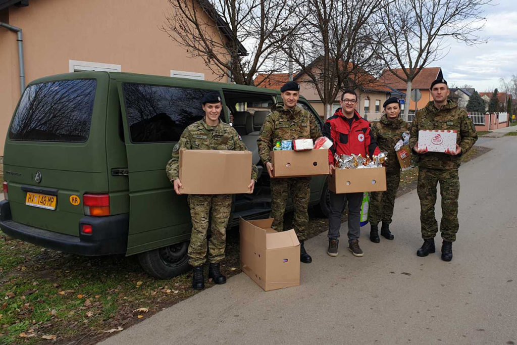 Slika https://www.morh.hr/wp-content/uploads/2019/12/20191220_humanitarna_akcija_gombr_05-1024x683.jpg