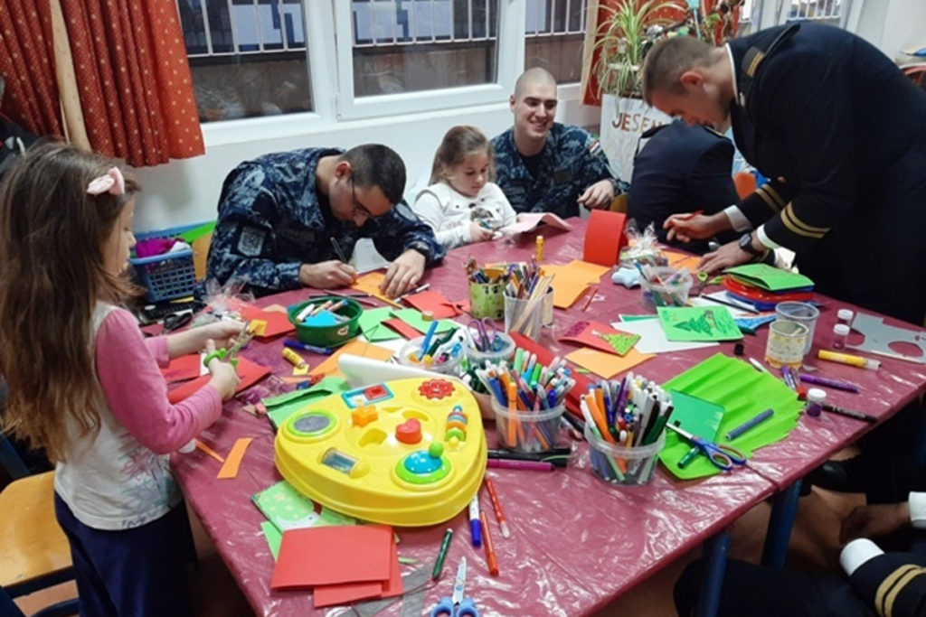 Slika https://www.morh.hr/wp-content/uploads/2019/12/20191223_humanitarna_akcija_hrm-1024x683.jpg