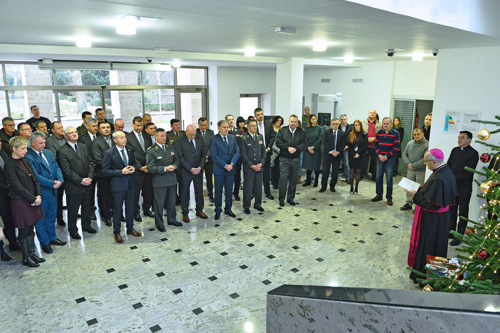 Slika https://www.morh.hr/wp-content/uploads/2019/12/blagoslov_20191216-1024x683.jpg