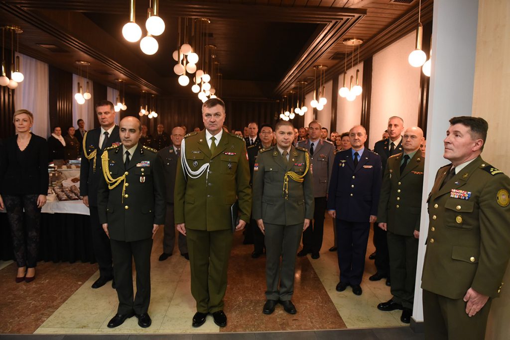 Slika https://www.morh.hr/wp-content/uploads/2019/12/vojno_diplomatski_zbor_20191209_05-1024x684.jpg